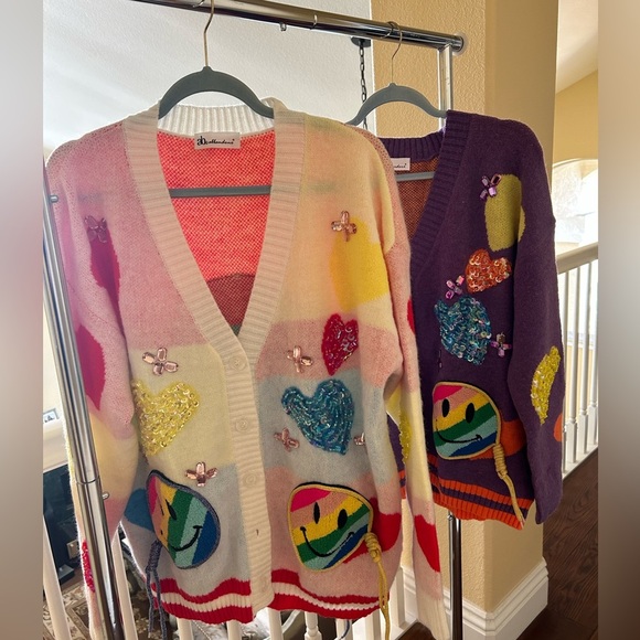 Smiley face cardigan 2 colors are available—- creamy white color - Picture 5 of 5